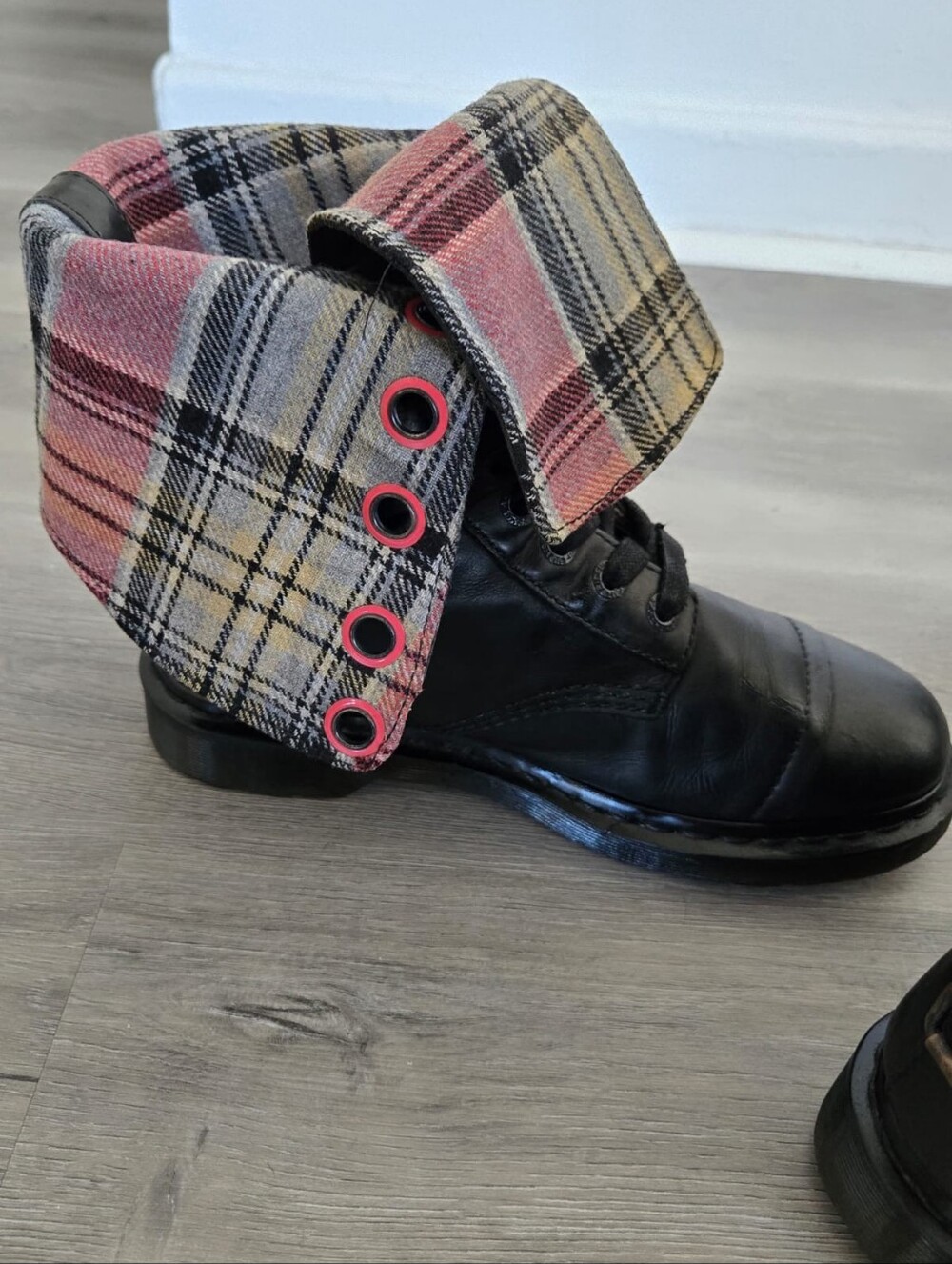 Dr. Martens Black Leather Lace-Up Combat Boots Triumph SZ 9 - Picture 6 of 8